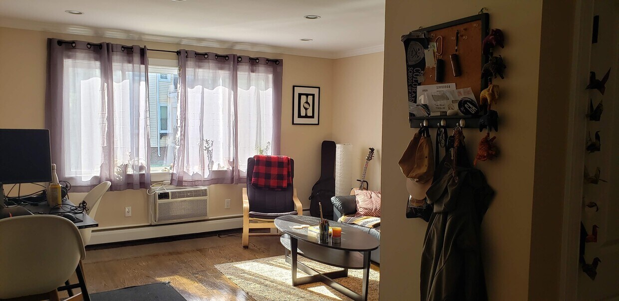 Primary Photo - 71 Oxford Ave