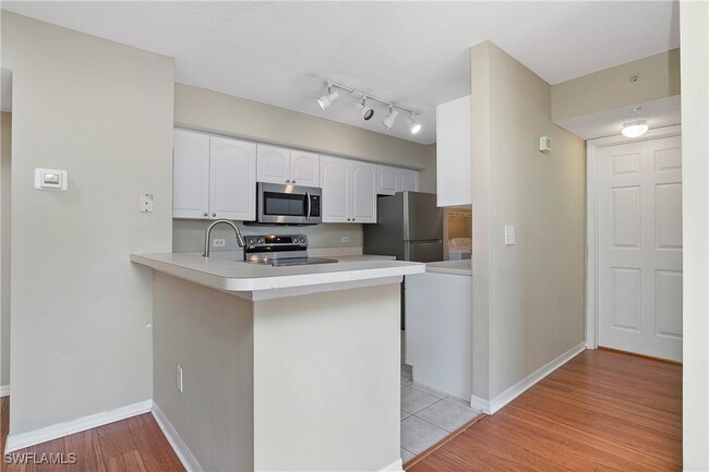 Building Photo - 8950 Colonnades Ct E