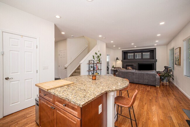 Foto del edificio - Gorgeous 5 Bedroom 4 Bathroom Single-Family Home in Lowry