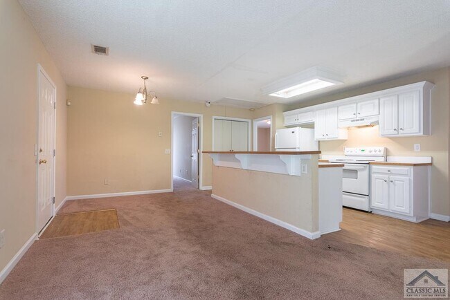 Building Photo - 225 Conrad Dr