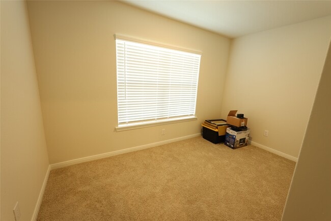 Building Photo - 428 Lgt Smt Dr