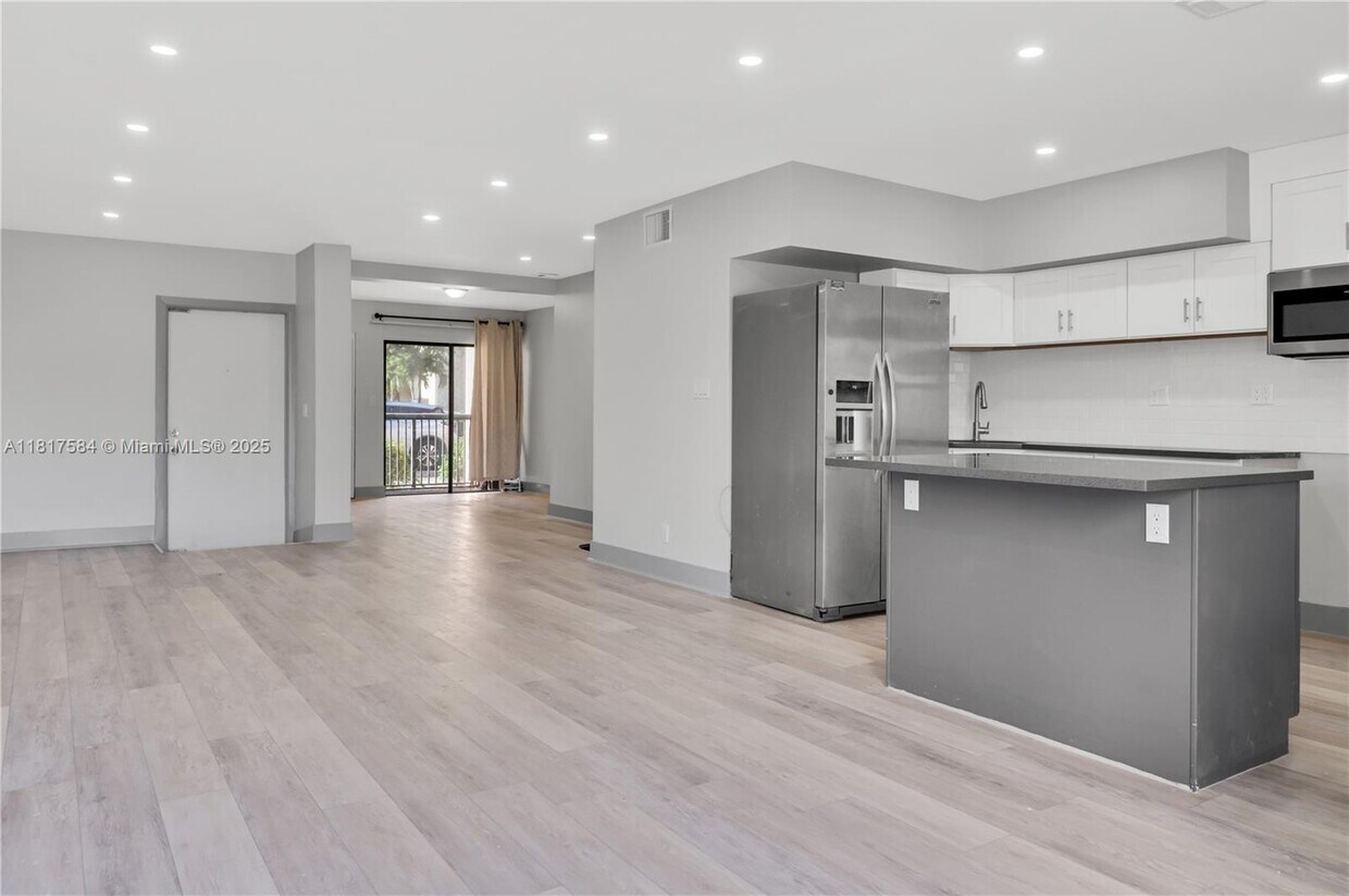 Foto principal - 9123 NW 38th Dr