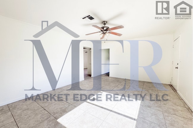 Building Photo - 3Bed/2Bath Home 24th St/McDowell! $399 MOV...