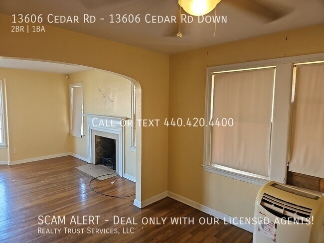 Building Photo - Timeless charm 2 Bedroom 1 bath in Univers...