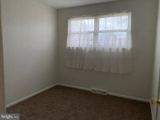 Foto del edificio - 21 Ridge Dr