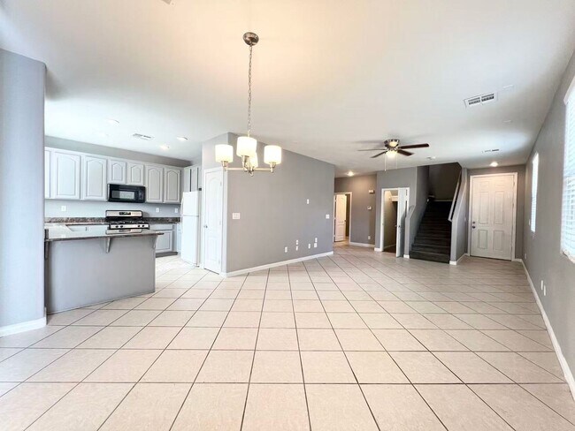 Building Photo - Spacious 4-Bed Family Home in Desert Willows – Great Schools & Neighborhood
