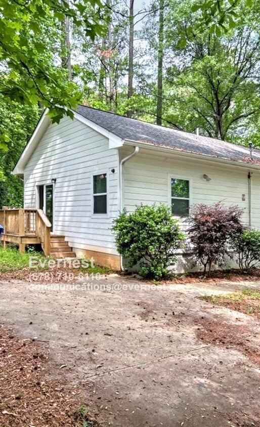 Primary Photo - 831 Bolton Rd NW
