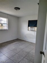 Building Photo - 1722 Maple Dr