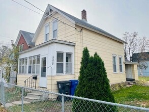 Building Photo - 505 Forest St N