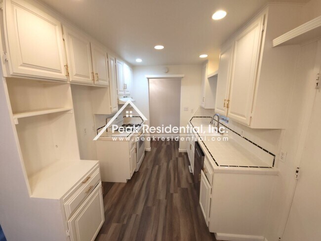 Foto del edificio - Nice 3bd/1.5 ba Carmichael Home With RV Access!