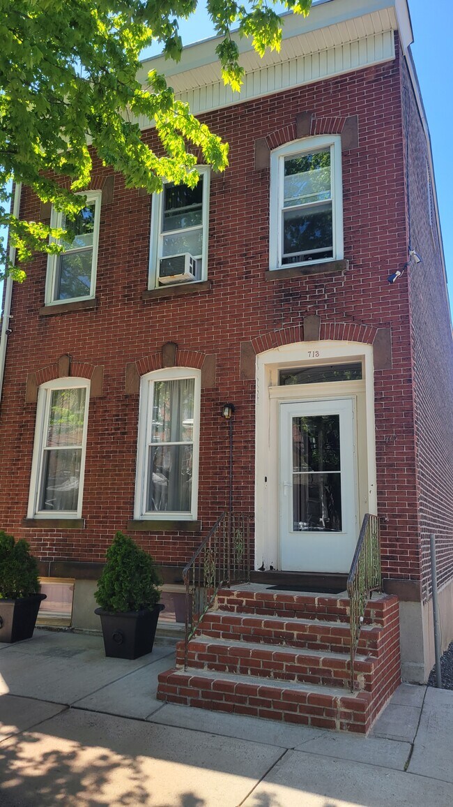 Front Entrance - 713 Centre St