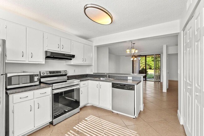Foto del edificio - 5701 Riverside Dr