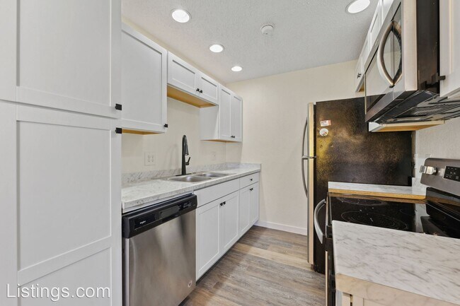 Building Photo - 1 br, 1 bath House - 10712 E Exposition Av...