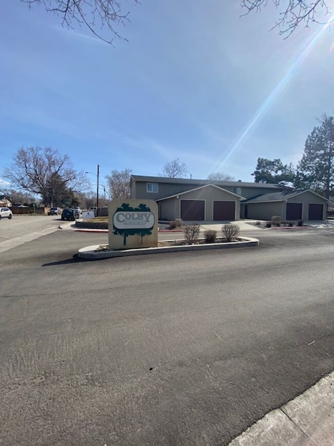 Building Photo - 124 W Colby Ln