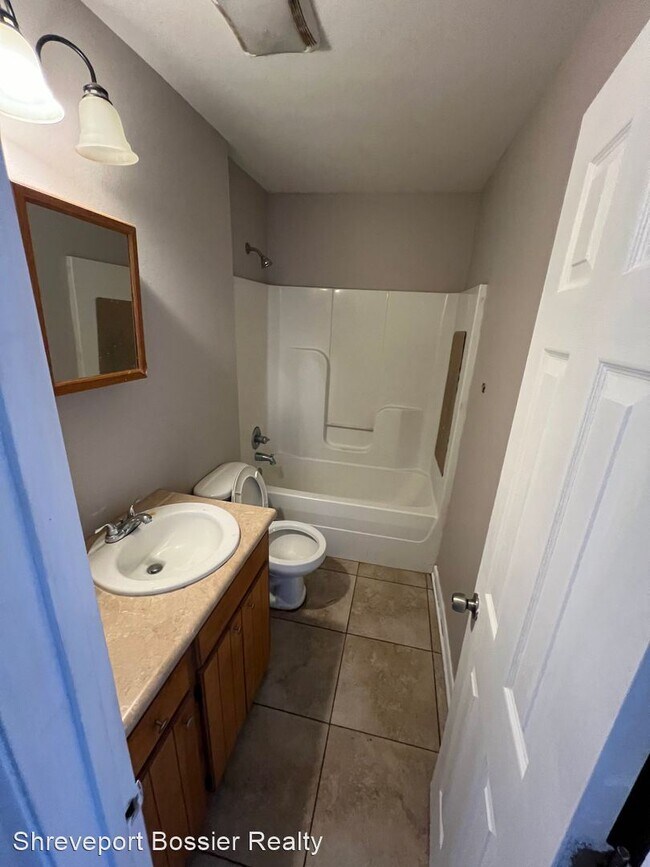 Building Photo - 3 br, 1.5 bath House - 5609 Fallowmont St