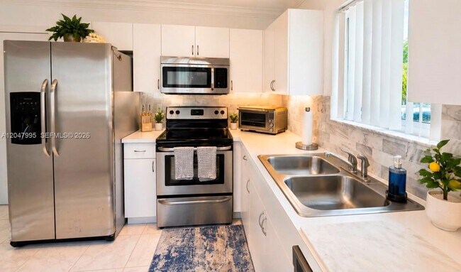Building Photo - 1428 SW 47th Ave