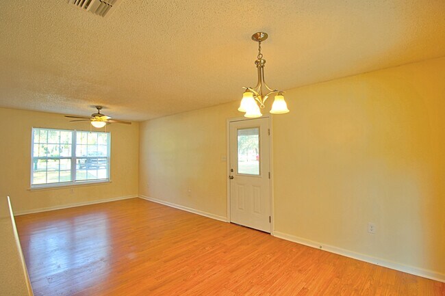 Building Photo - 1080 Ricade Dr