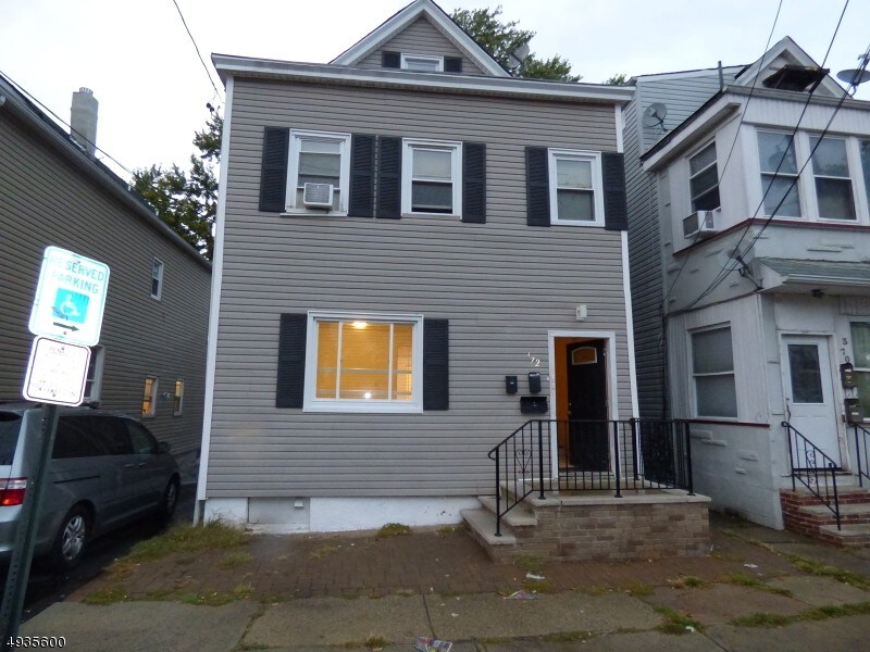 Primary Photo - 372 Highland Ave