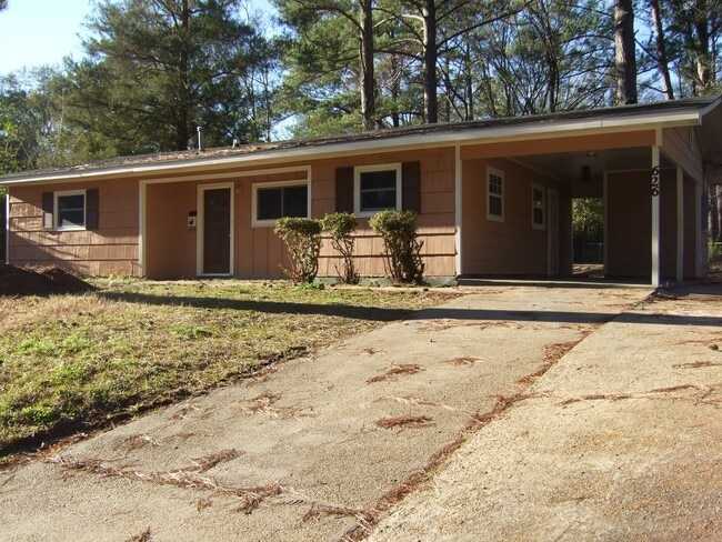 Building Photo - 626 Meadowview Dr