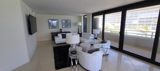 Foto del edificio - 3560 S Ocean Blvd