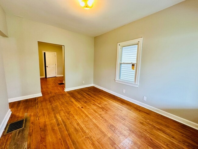 Building Photo - 4012 Greenwood Ave