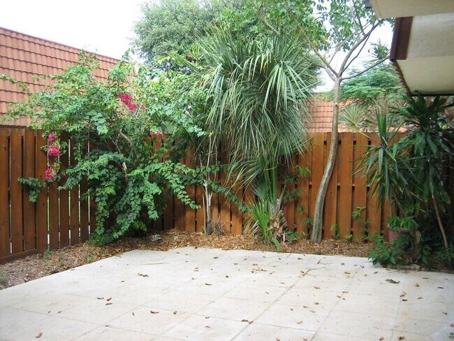 Foto del edificio - 3216 Spanish Wells Dr