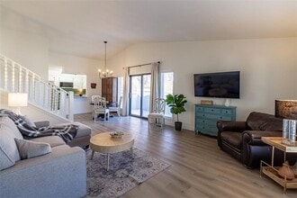 Building Photo - 16 Estes Dr