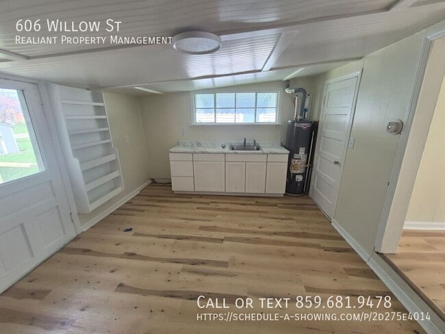 Building Photo - 606 Willow St