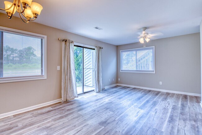 Foto del edificio - 2 bedroom 1 bath condo - Hampstead