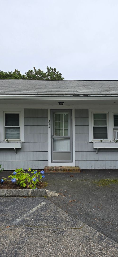 Building Photo - 2 bedroom ,1 bathroom unit at historic Rou...