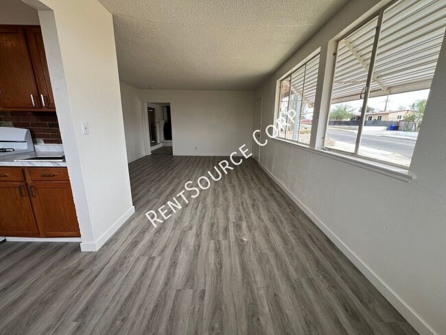 Foto del edificio - 650 Muriel Dr