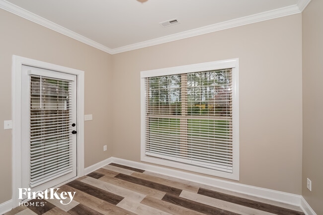 Building Photo - 145 Pine Ct