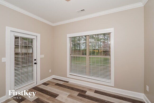 Foto del edificio - 145 Pine Ct