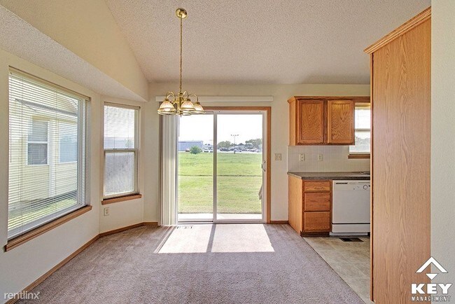 Building Photo - 3 br, 3 bath Townhome - 8923 W Delano Circle