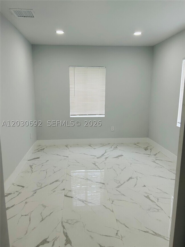 Foto del edificio - 55 SW 63rd Ct