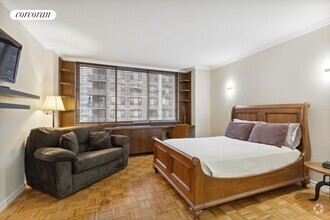 Building Photo - 235 E 40th St