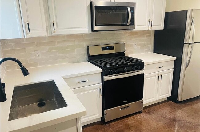 Building Photo - 618 E 40th St