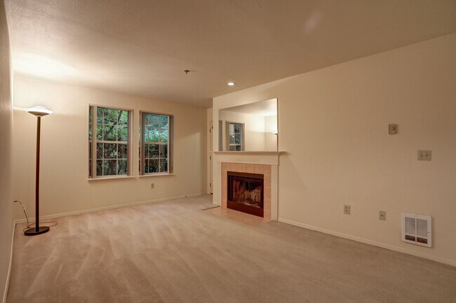 Foto del edificio - Charming 2BR 2BA Condo in great Bellevue l...