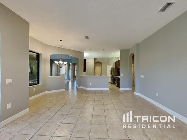 Building Photo - 355 Snapdragon Loop