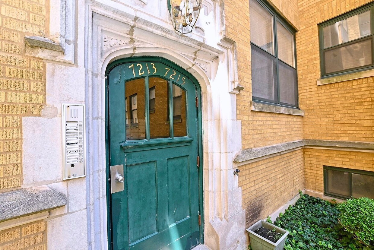 Primary Photo - Beautiful 2Bed/1Bath in South Shore