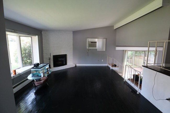 Building Photo - 3 bed / 1.5 bath corner lot in Wilson SD
