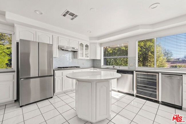 Building Photo - 1050 Centinela Ave