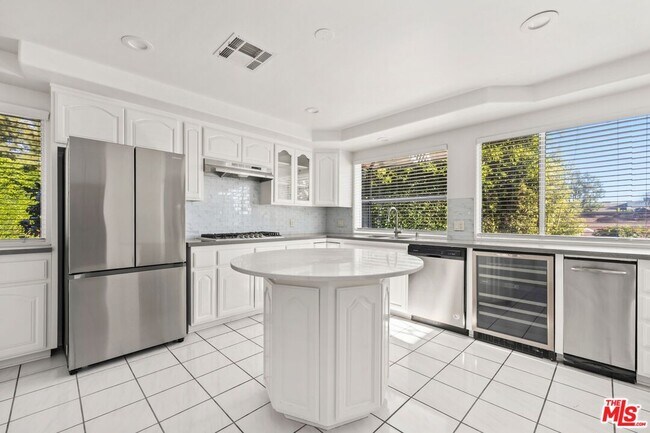 Foto del edificio - 1050 Centinela Ave