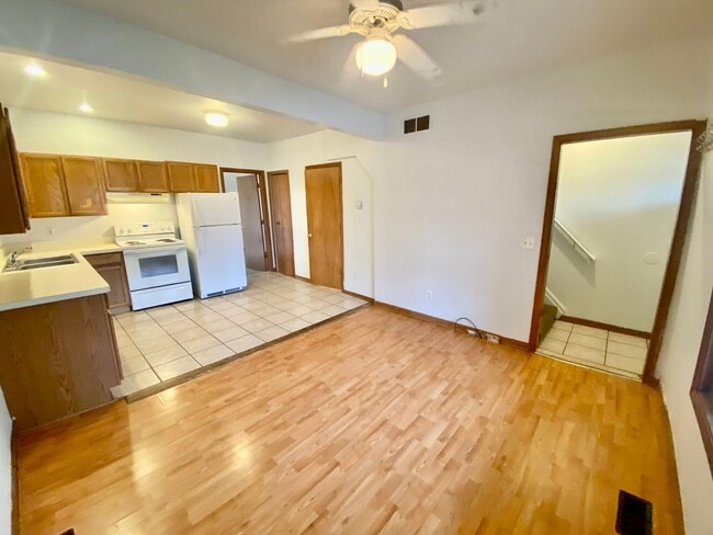 Building Photo - 304