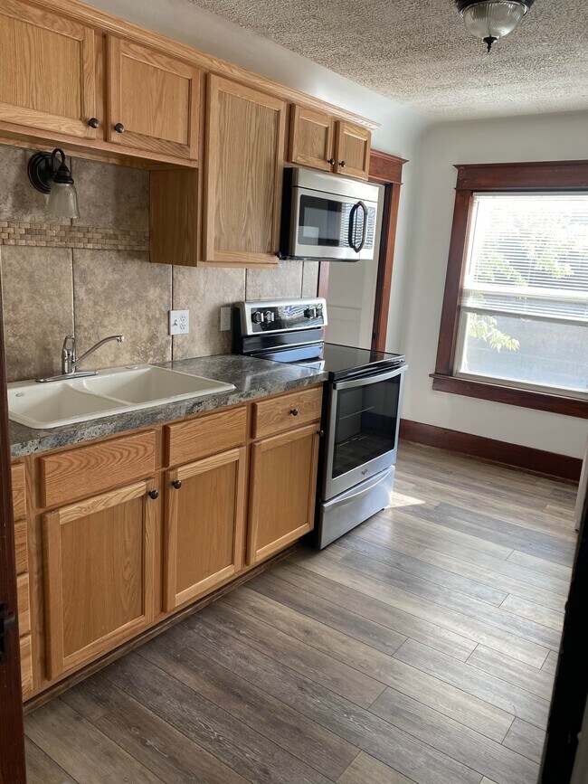 Kitchen - 401 S 27th St