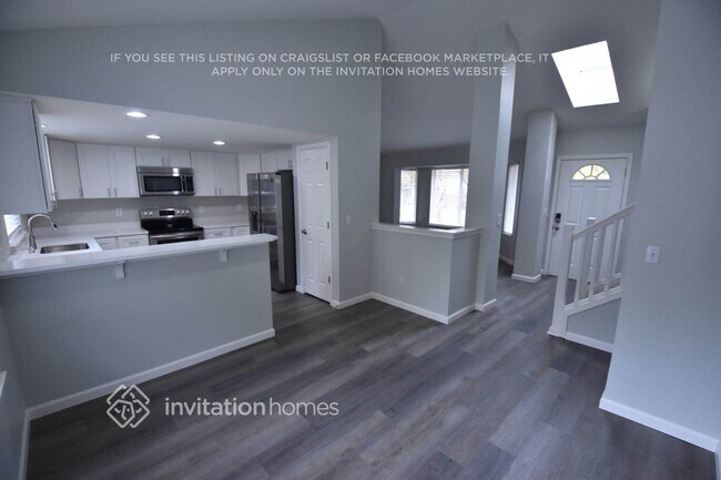 Building Photo - 5443 Komachin Loop SE