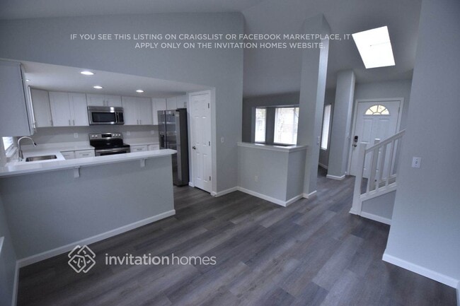 Foto del edificio - 5443 Komachin Loop SE