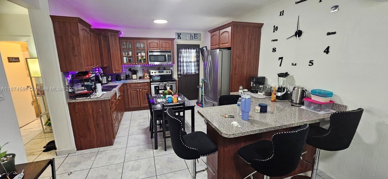 Foto del edificio - 2800 NW 90th St
