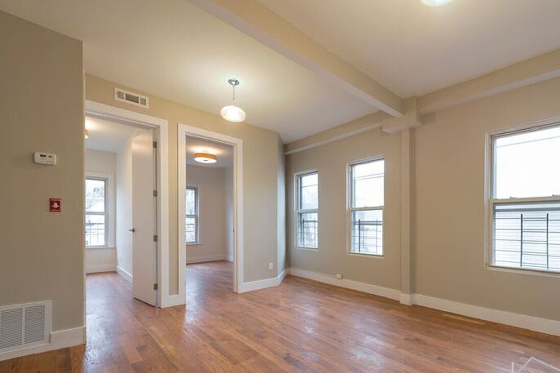 Primary Photo - 342 E 9th St