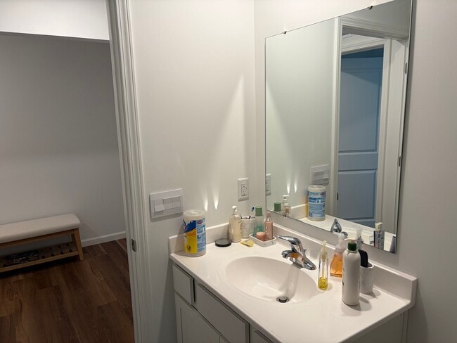 Foto del edificio - 3856 Bradley Dr